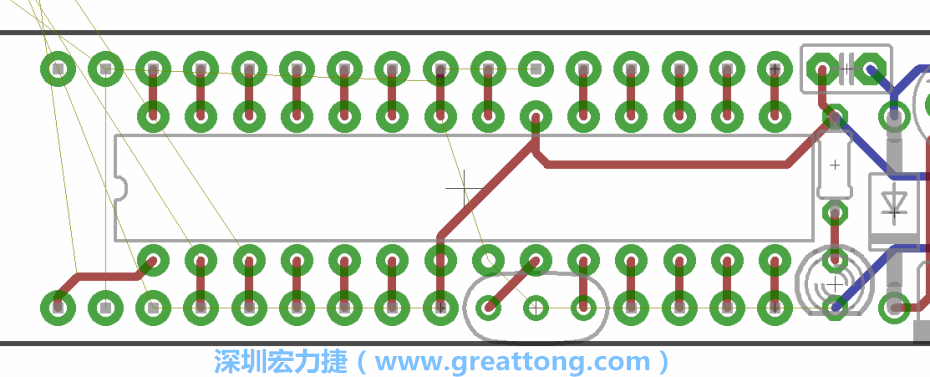 諧振器應擺放在ATmega微控制器的針腳8、9和10旁邊，在共鳴器和微控制器中間的高頻信號線應該要愈短愈好，此外，其它的信號線應該要遠離這個區(qū)域且配置在諧振器的下方，這樣做是為了防止不必要的無線電波干擾。
