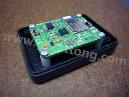 熱熔膠的牢固程度，對于非高振動的應用來說已經很足夠，而且如果你想要讓盒子另作他途，支架也可以拿掉，用酒精磨擦即可移除熱熔膠。